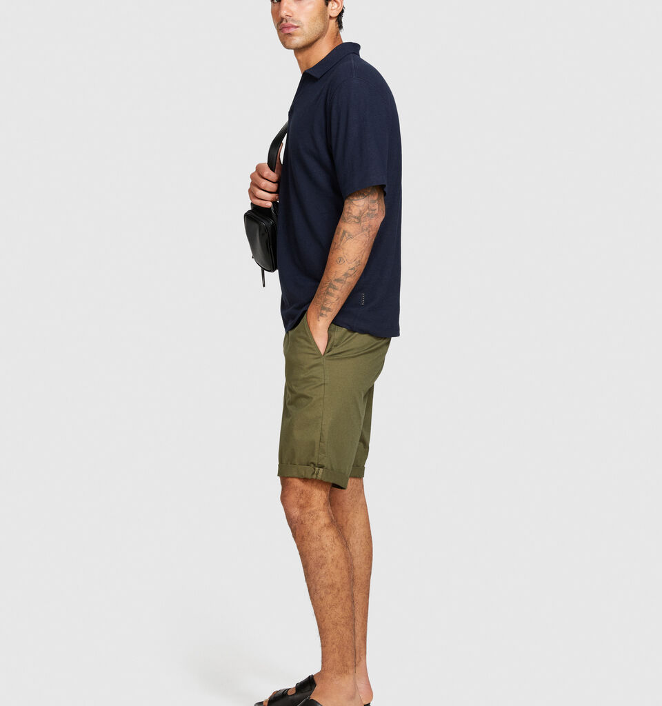 Slim fit bermudas - men's slim fit trousers - Military Green | Sisley image number 2
